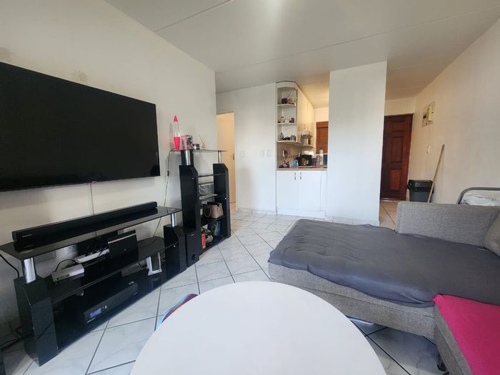 2-Bedroom Apartment To Rent in Parklands with garden, parking, and pet-friendly options.