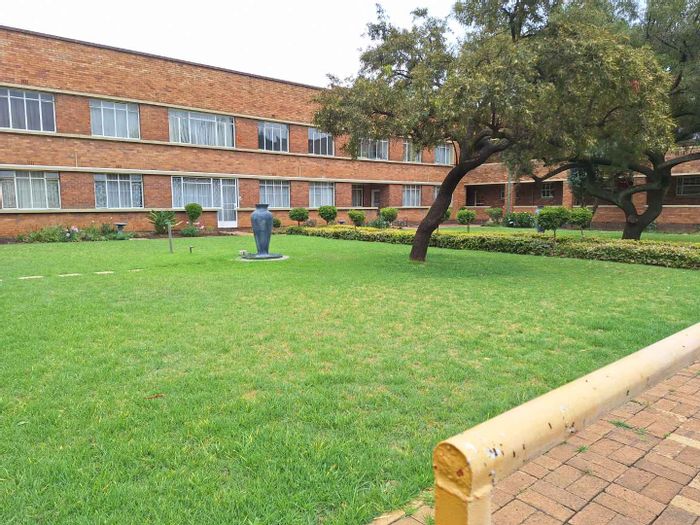 Townhouse For Sale in Benoni Central: Spacious living, lock-up garage, near amenities.