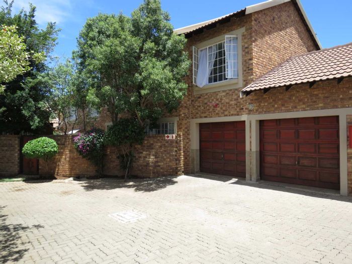 Property #2202508, Townhouse for sale in Greenstone Hill