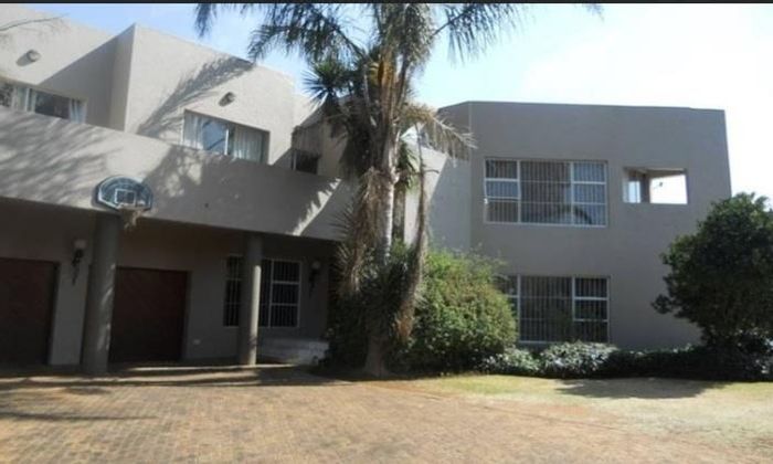 For Sale: Spacious Sunward Park house with pool, patio, and double garage.