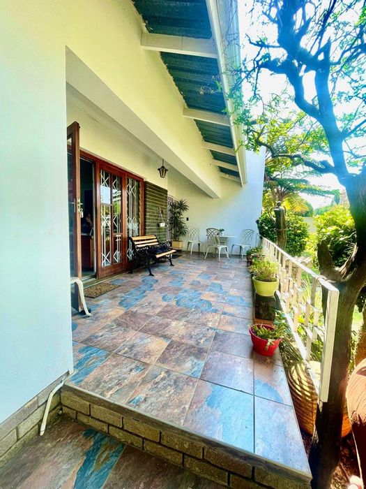 Modern 4-Bed Family Home with Flat in Tranquil Vryheid Central - For Sale