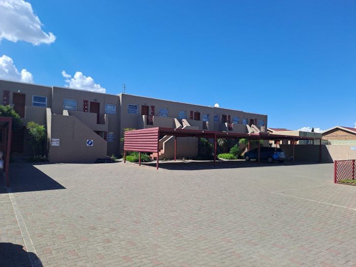 For Sale: Apartment in Fauna with pool, braai area, and secure parking.