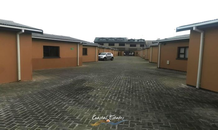 For Sale: Apartment in Tamariskia with 2 bedrooms, backyard, and close amenities.