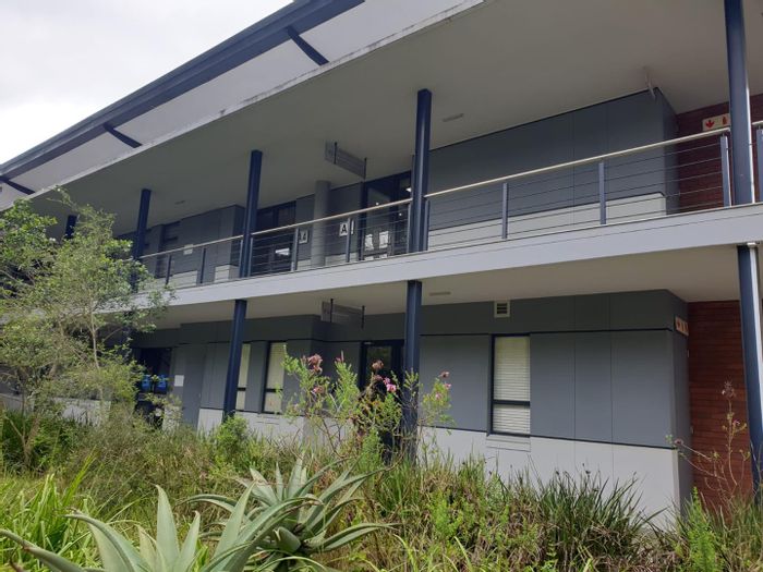 Office To Rent in Hillcrest Park: 12 sqm medical room with essential amenities.