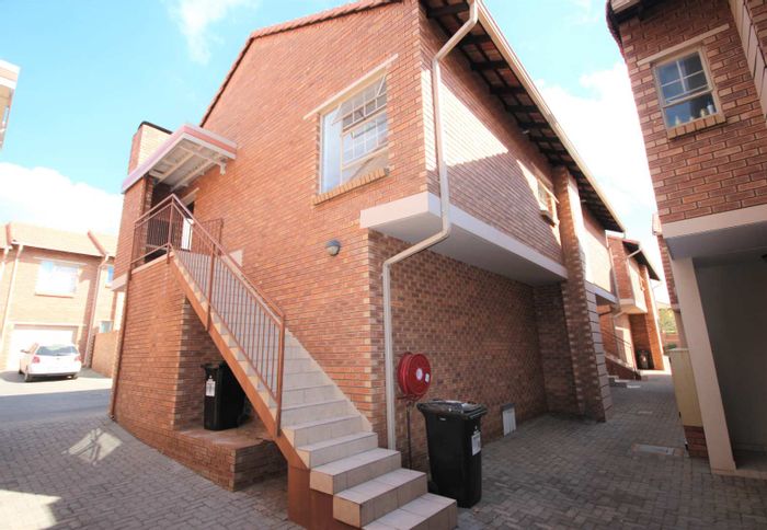 Hazeldean Apartment To Rent: 2 Bed, Garage, Pool, Braai, Security Access.