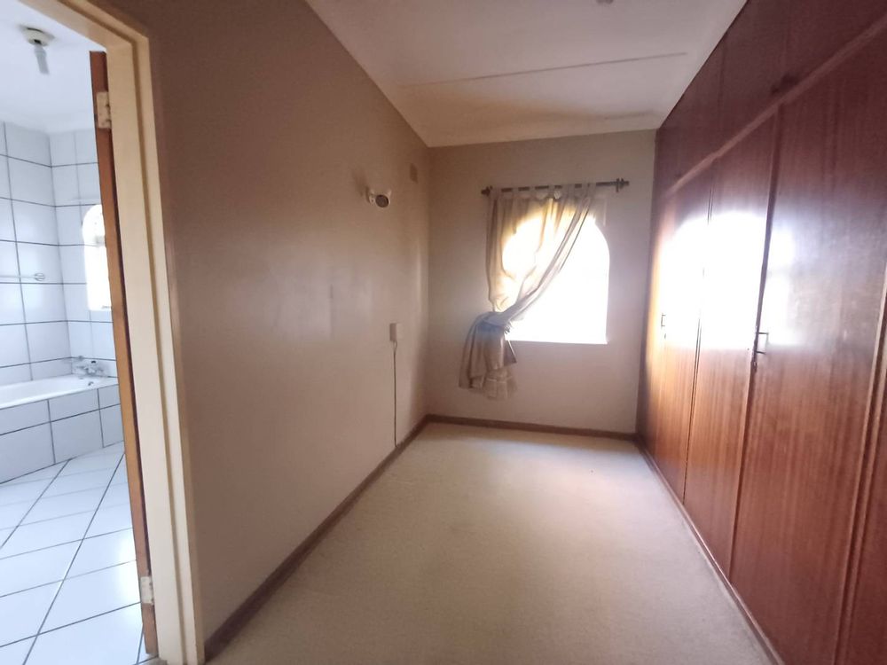 Dressing room main bedroom