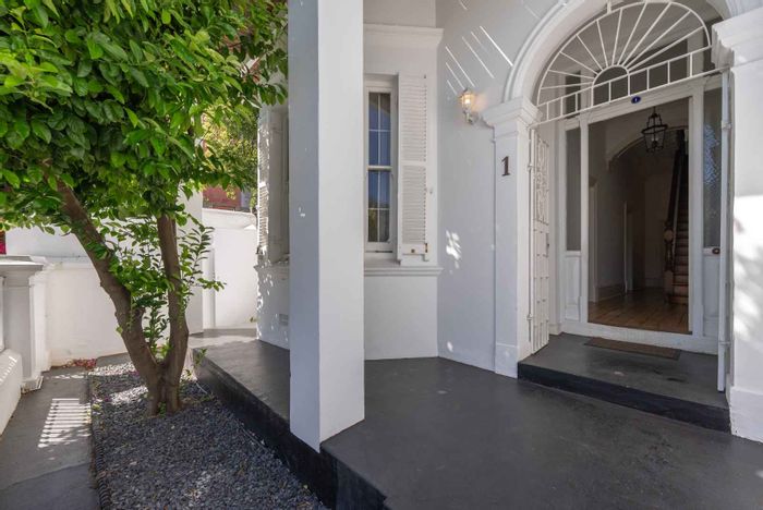 Victorian House For Sale in Tamboerskloof: 3 Bedrooms, Balcony, Library, Courtyard.