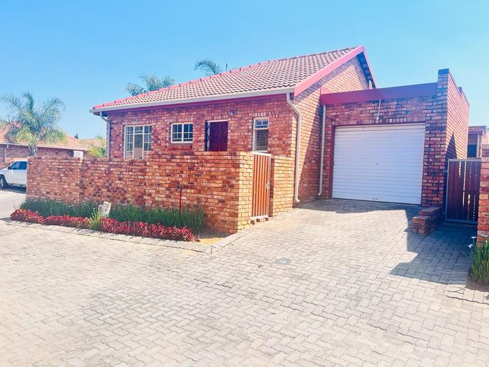 Property #2190713, House rental monthly in Amberfield Ridge