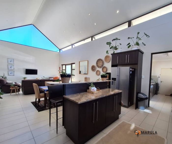 For Sale: House in Omeya Golf Estate with clubhouse, security, and golf perks.