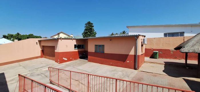 Property #2417393, House For Sale in Hochlandpark
