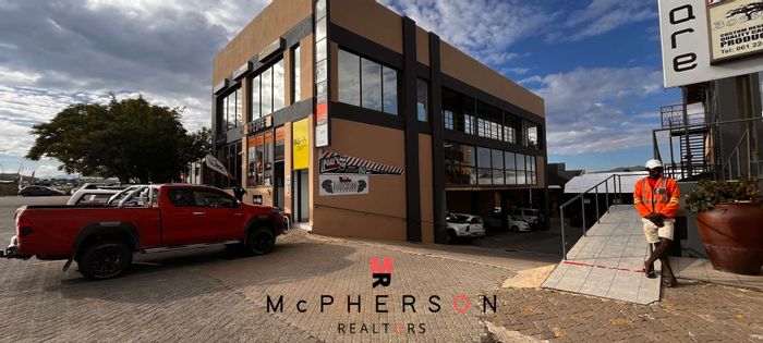 Modern Office for Sale in Southern Industrial Area: Open Layout, Parking, and Amenities!