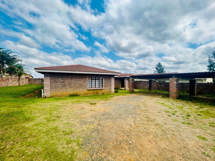 Vryheid Central House For Sale: 4-bed home, flatlets, secure, rental potential.