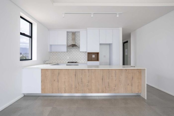 For Sale: 2-Bedroom Apartment in Val De Vie Estate with mountain views and amenities.