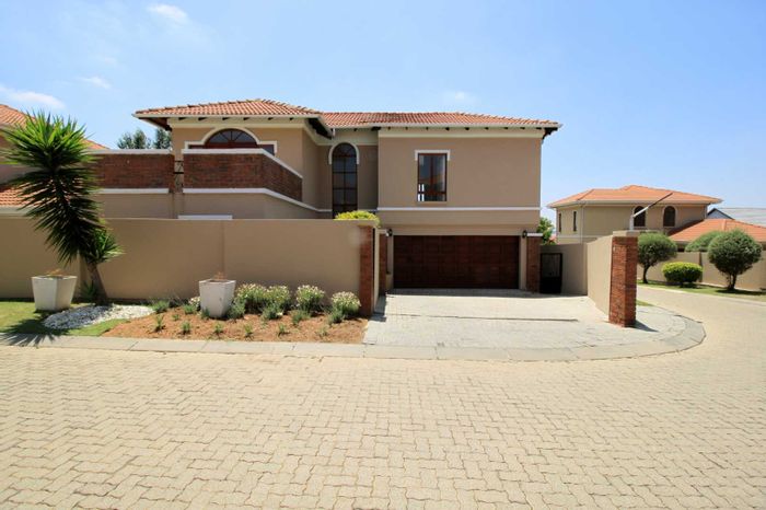 Spacious 4-Bedroom House in Broadacres with Modern Amenities and 24-Hour Security