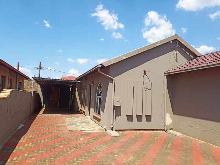 Property #2222871, House rental monthly in Protea North