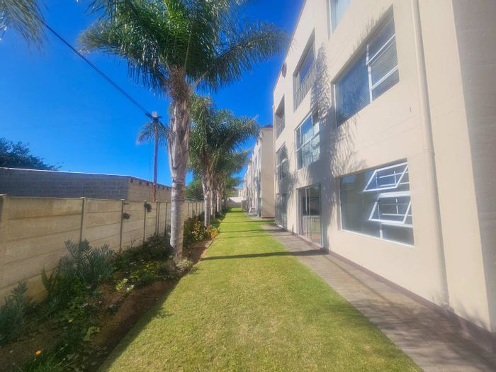 For Sale: Apartment in Hartenbos Central, 3 beds, beach access, braai room.