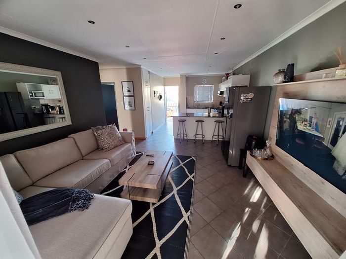 Kleine Kuppe Townhouse For Sale: 2 Bedrooms, Aircons, Patio, Pet Friendly.