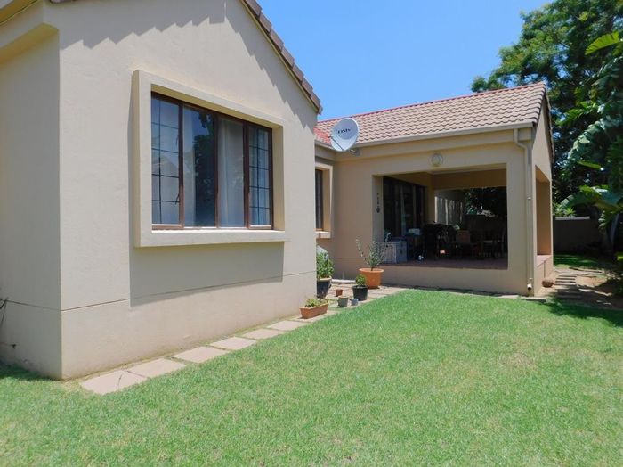 3 Bed, 2 Bath Cluster To Rent in Douglasdale with garden and security features.