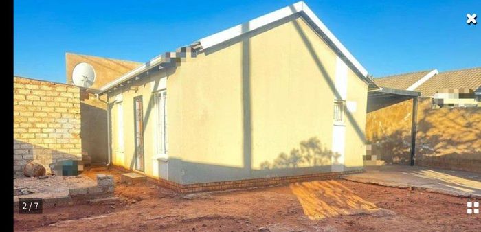 Affordable 2-Bedroom House with Extra Rooms for Sale in Mamelodi East!