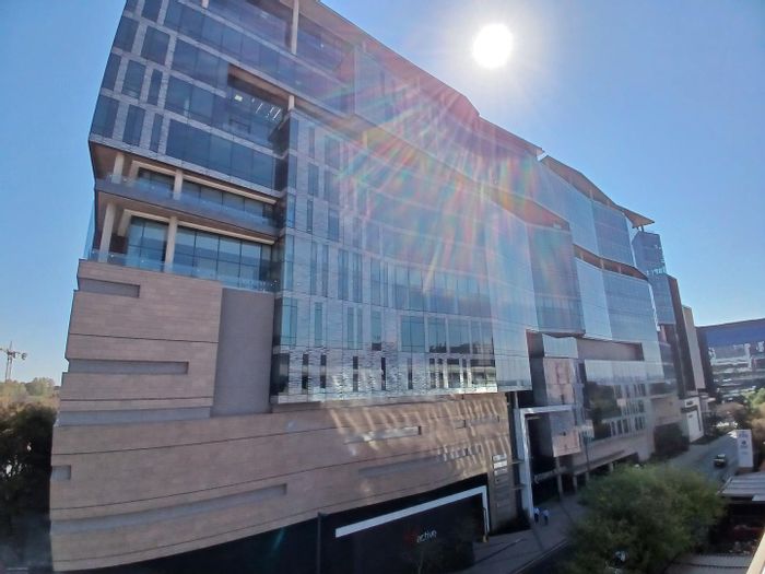 To Rent: 1,033 sqm Office in Rosebank Tower with flexible layout and natural light.