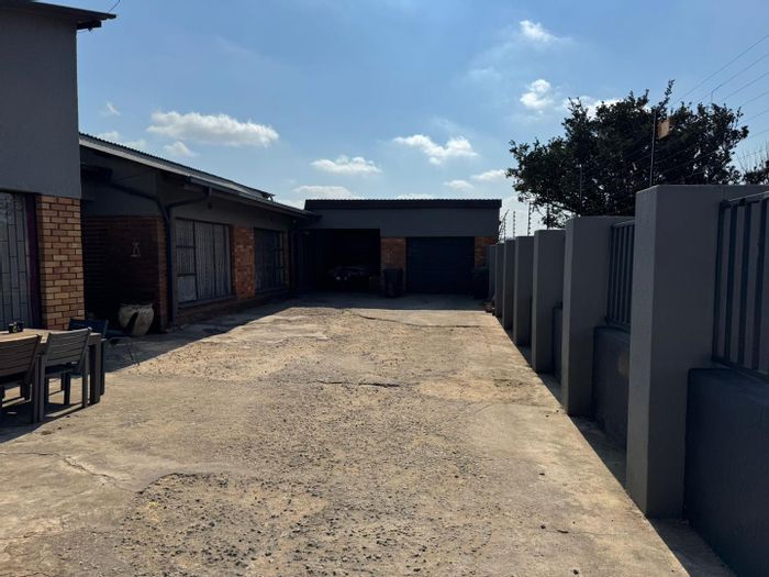 For Sale: Spacious 6-bedroom house in Krugersdorp West, ideal for rentals.