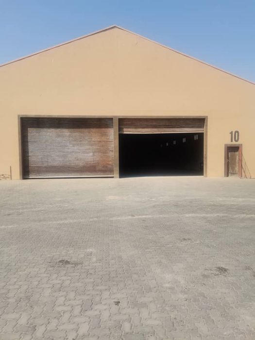 Industrial Warehouse To Rent in Walvis Bay Central - 690m2 with Office Space.