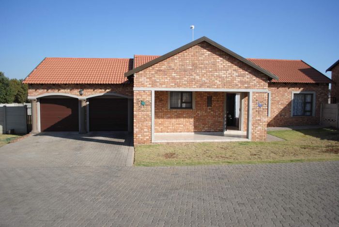 For Sale: Kookrus Townhouse with 3 beds, double garage, secure estate living.