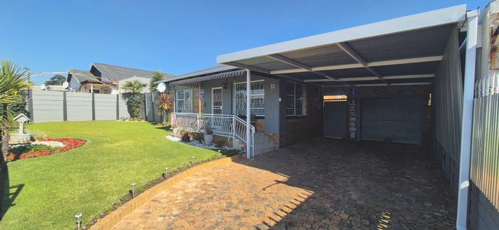 South Hills House For Sale: 4 Bedrooms, Pool, Lapa, Security Features Included.