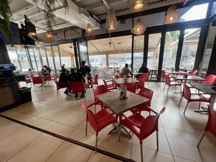 Broadway Mixed Use Property To Rent: Restaurant space with indoor/outdoor dining options.