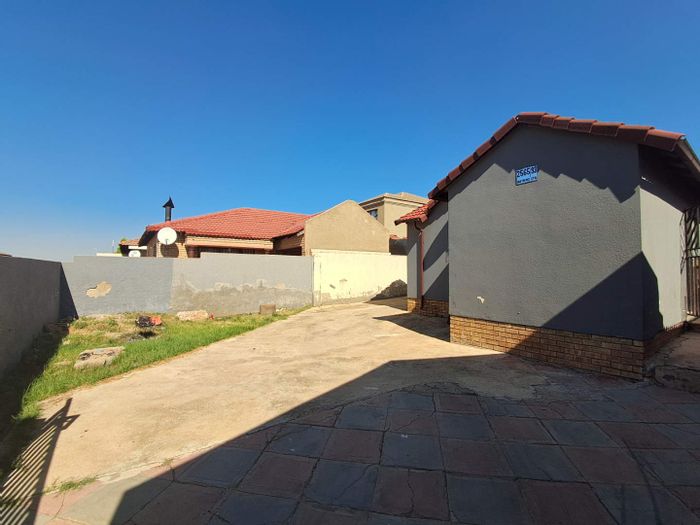 Property #2221200, House sold in Naturena