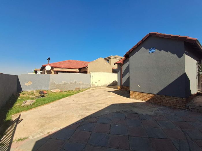 Naturena Houses for sale
