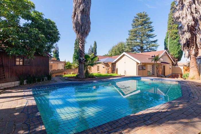 For Sale: House in Van Riebeeck Park with pool, study, and four garages.