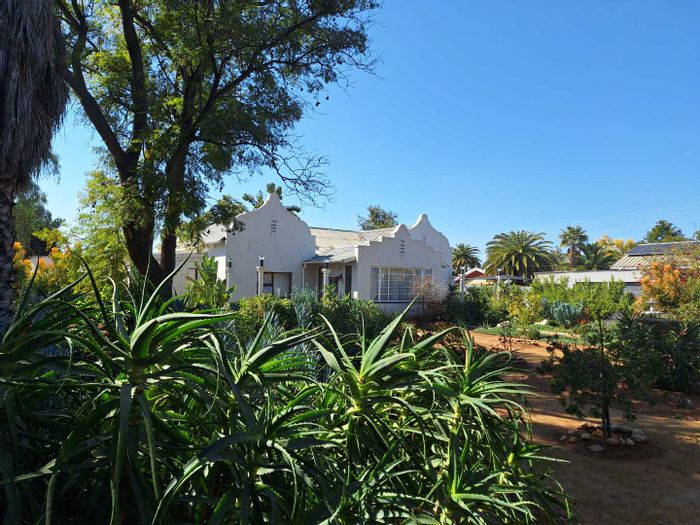 House for Sale in Oudtshoorn Central: Spacious layout, garden, dual entrances, subdivision potential.