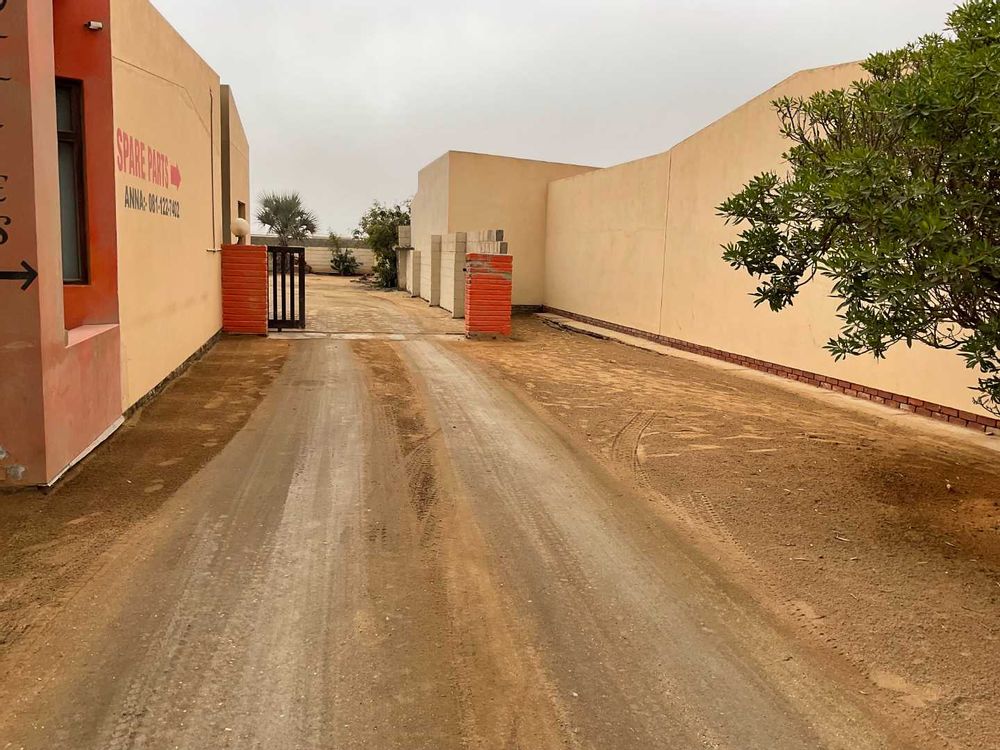 ENTRANCE GATE TO COMMERCIAL BUILDINGS