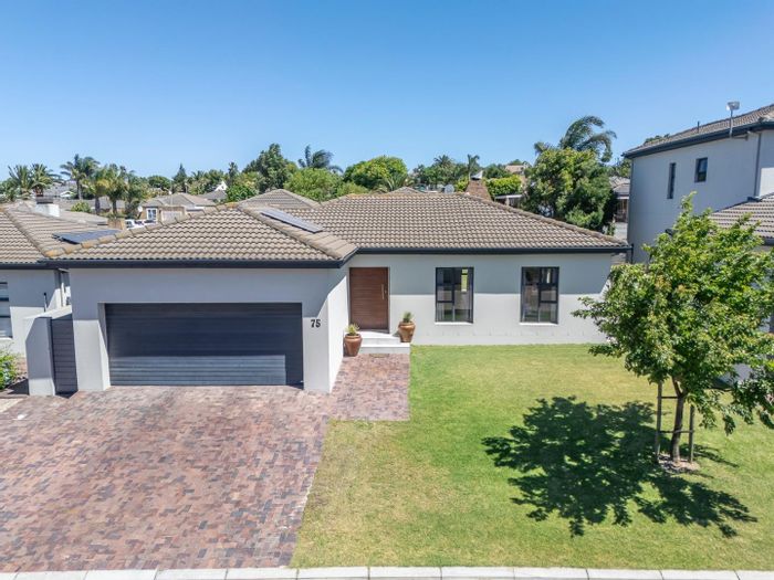 For Sale: House in Brackenfell South with 3 bedrooms, indoor braai, double garage.