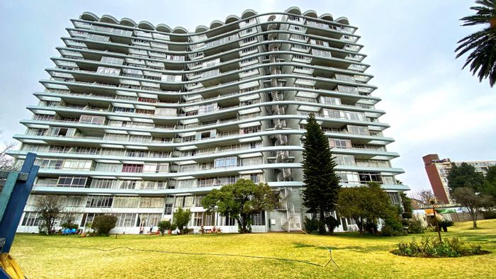 For Sale: Denlee Apartment with 3 bedrooms, pool, security, and parking.