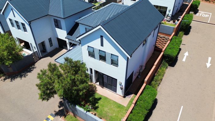 Property #2427917, Townhouse For Sale in Pinehaven