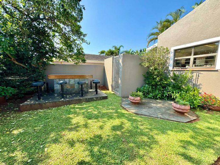 Sunningdale House For Sale: 3 Beds, braai area, park access, ample parking.