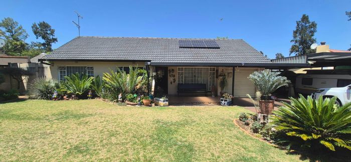 Brackendowns House For Sale: Pool, lapa, solar panels, and ample storage options.