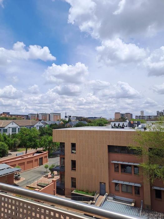Hillcrest Apartment For Sale: Loft-style living with secure complex and city views.