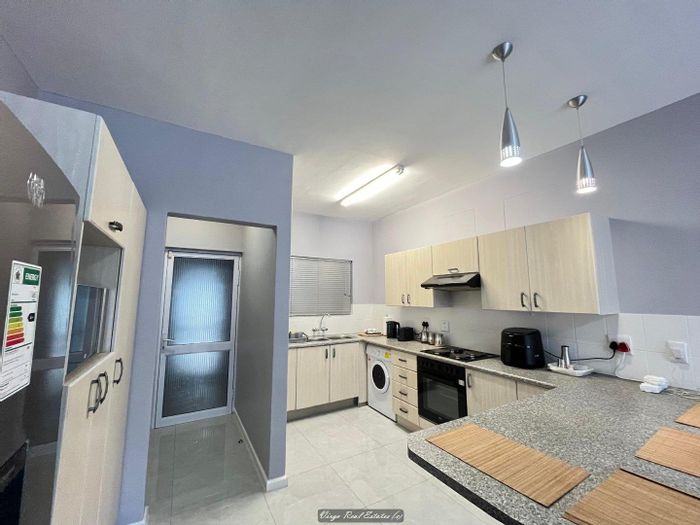 Klein Windhoek Apartment To Rent: 3 bedrooms, WiFi, secure parking, communal braai.