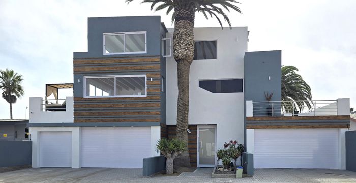 Vineta House For Sale: Ocean views, 4 bedrooms, 5 garages, and study space.