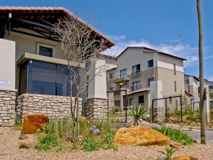 1-Bedroom Apartment To Rent in Sunninghill with garden, security, and clubhouse access.