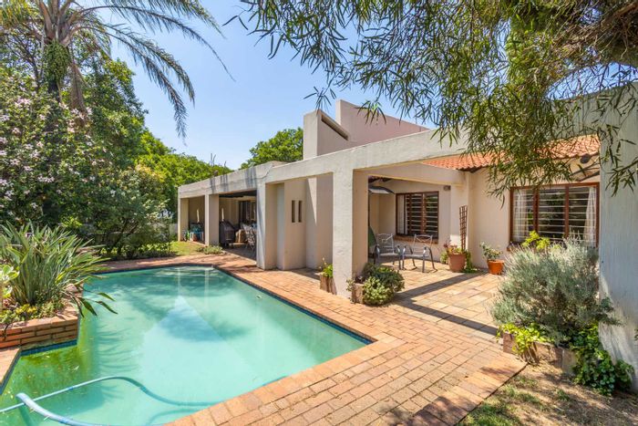 Hurlingham Manor House For Sale: 4 bedrooms, pool, patio, staff quarters, near schools.