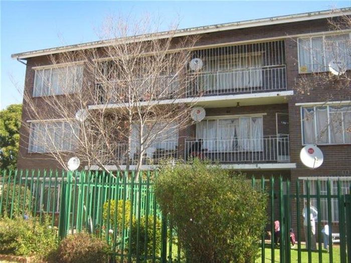 Property #2208219, Apartment for sale in Kempton Park