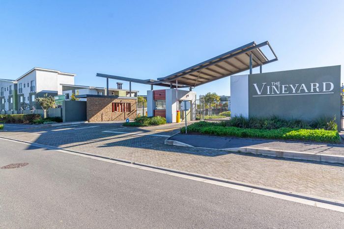 Property #2188886, Apartment rental monthly in Burgundy Estate