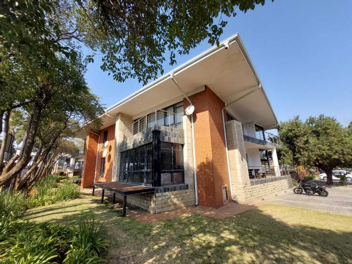 Versatile 264 sqm office in Bedfordview Central, To Rent with essential amenities.