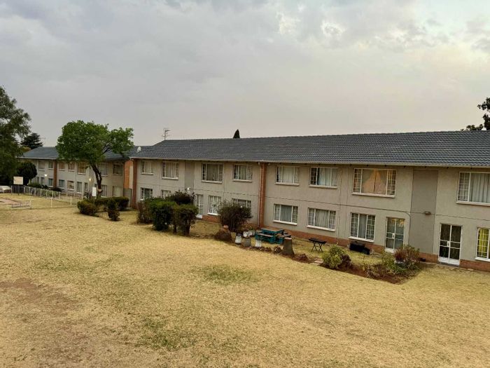 To Rent: 3-Bedroom Townhouse in Boksburg West with pool and 24/7 security.