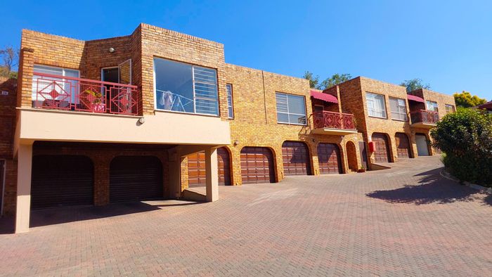 Cozy Kibler Park Townhouse For Sale: Pool, Braai Area, Stunning Views!