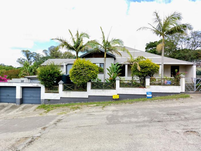 House For Sale in Alexandria Central: Spacious layout, garden, parking for 4 cars.